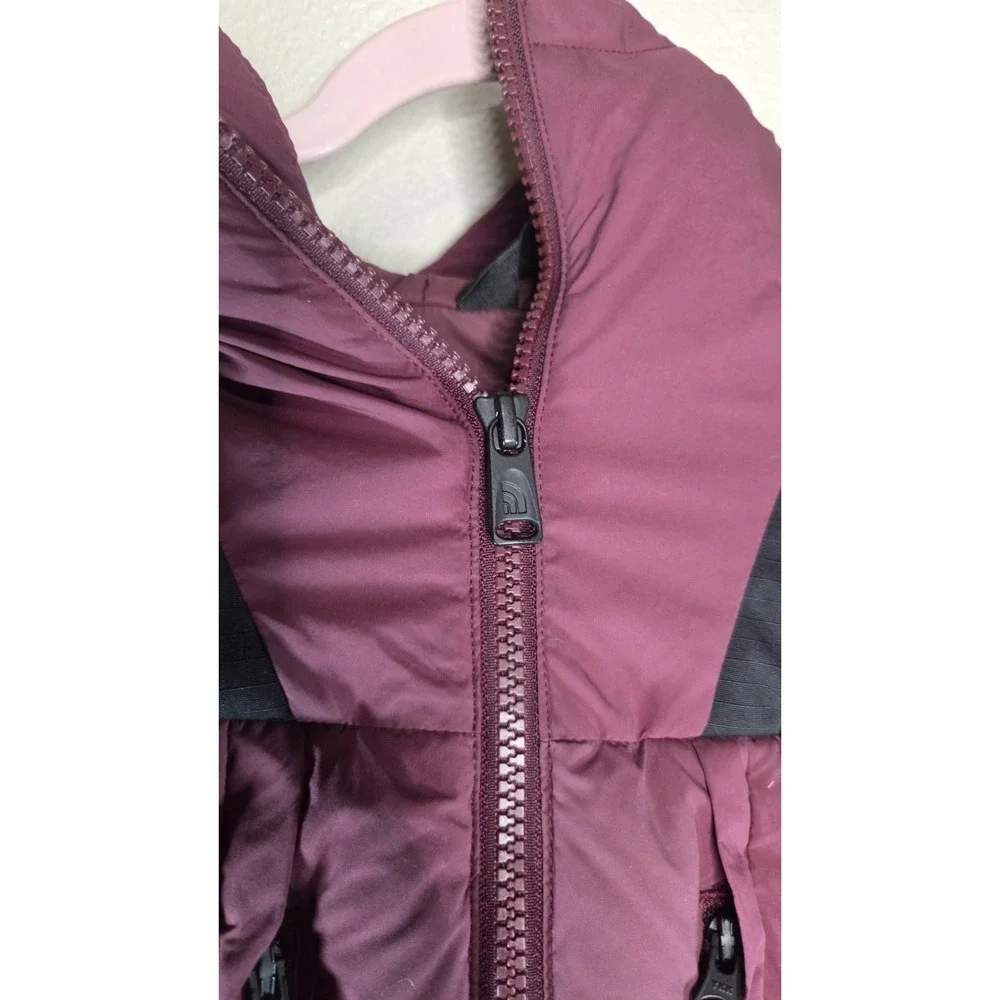 The North Face Women's 550 Fill Down Jacket with Hood — Burgundy / Maroon — Size - Picture 12 of 16
